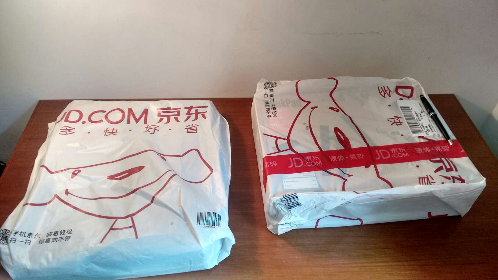 网页续航10小时。单机带电池实测1.5kg。噪音可忽略。预装不多。