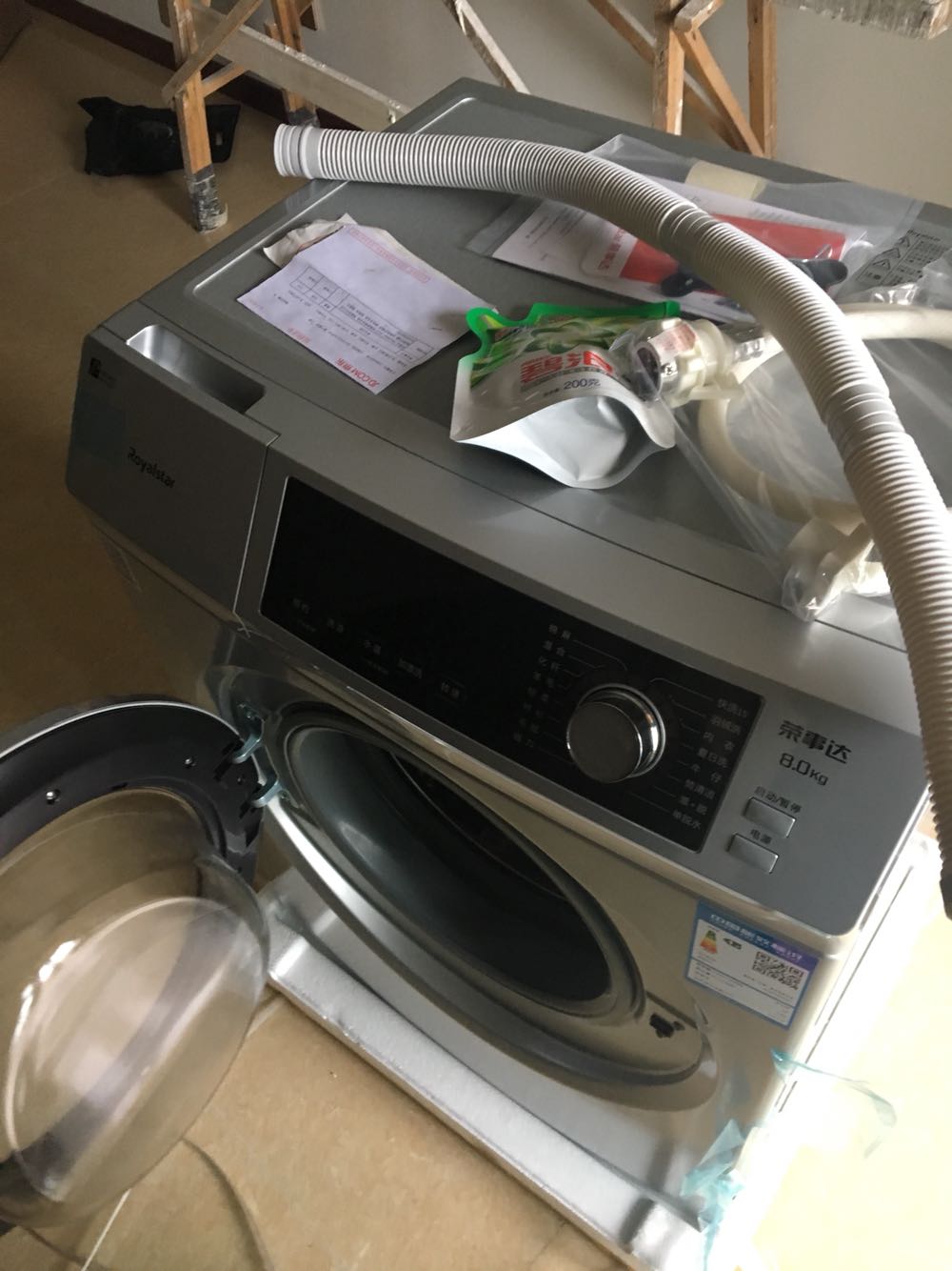 货已收到,安装师傅和送货师傅态度都没得说的好,调试好我特地试了才来评价,外观也完好无损,想要入手的朋友们可以买了
