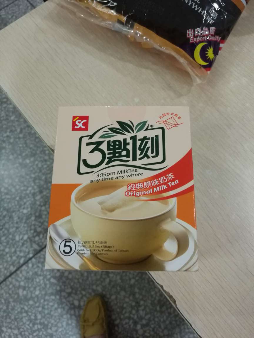筹单买的,运气很好,发的新包装的,茶包式的奶茶,真的有茶哦,奶茶味道略淡,茶味比一般的奶茶更浓些,续杯后也可以有淡淡的茶味。
