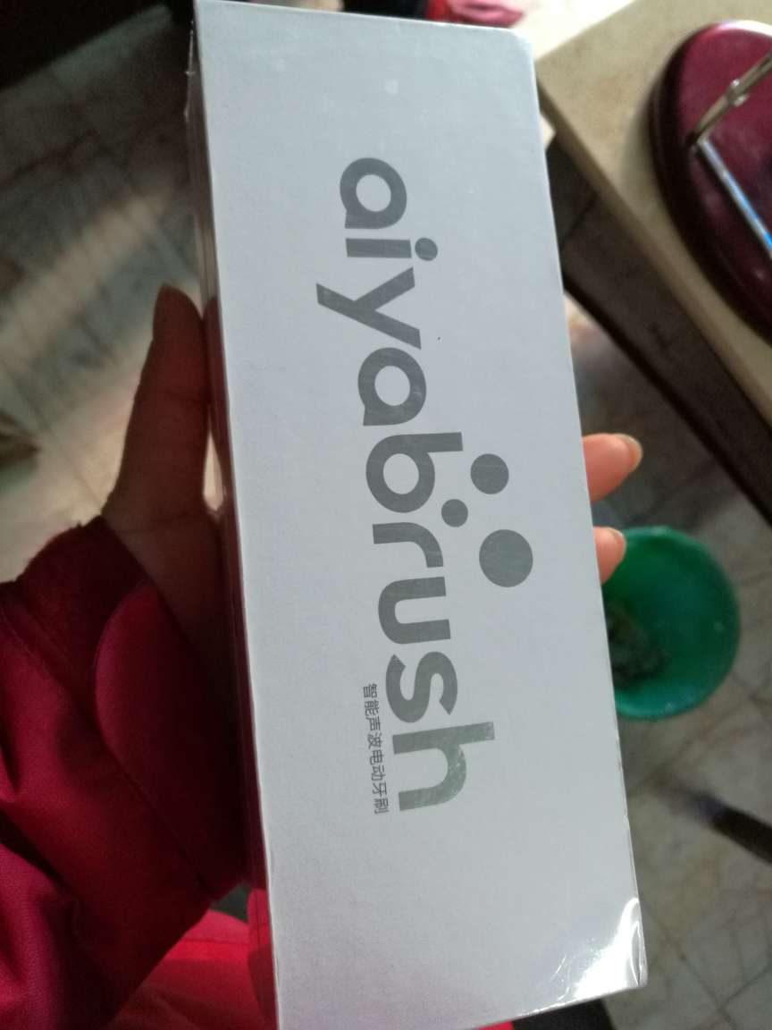 第二次买了,比较便宜!用了感觉还好,就是这次的牙刷头有一点点变形!还是好评吧!