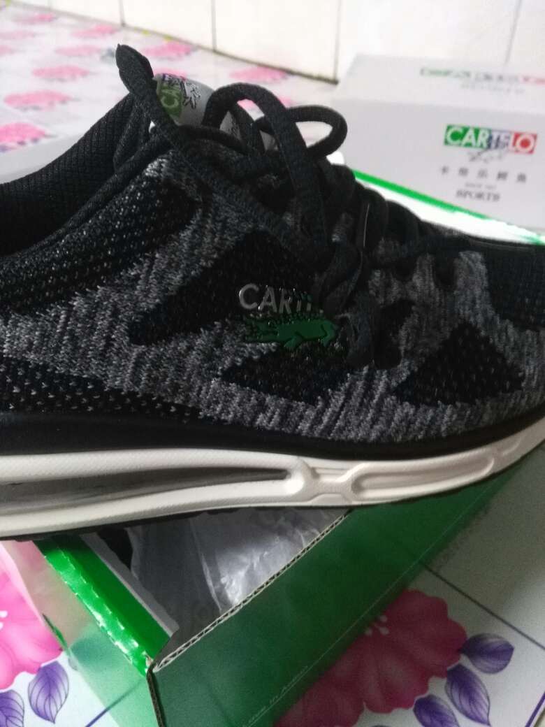 商品与描述一样,质量不错,物流快,服务好,码数很正。