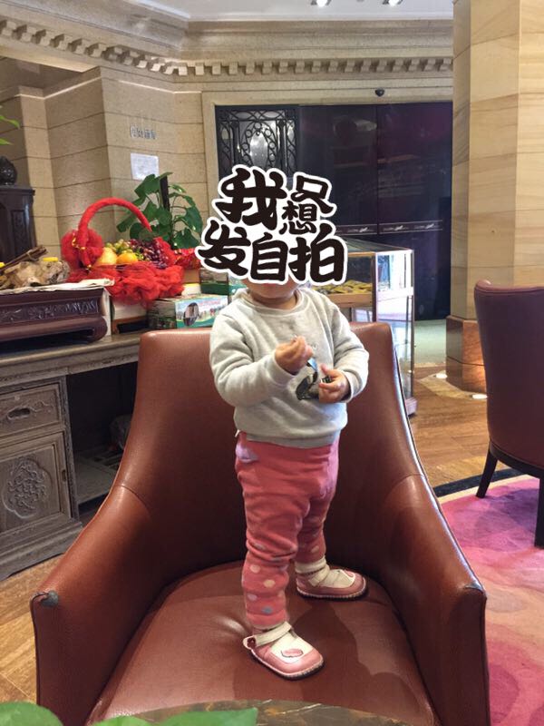 好看 薄薄的针织衫 一岁一 74cm 9kg 80码 另一件给外甥女的四岁多110码,大小都合适,不错