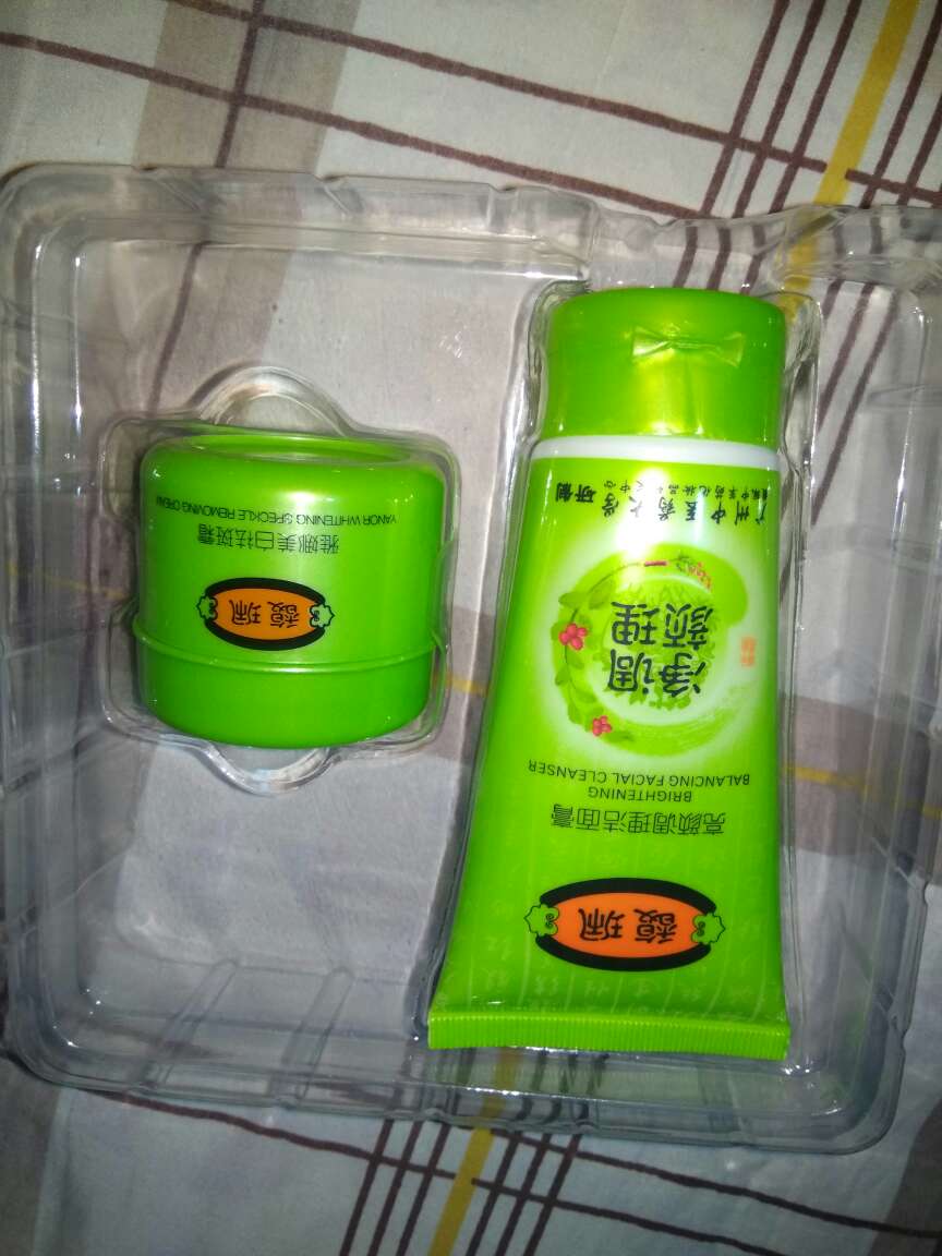 不错,很好,祛斑效果一般吧,可能要多用几瓶才能更好。