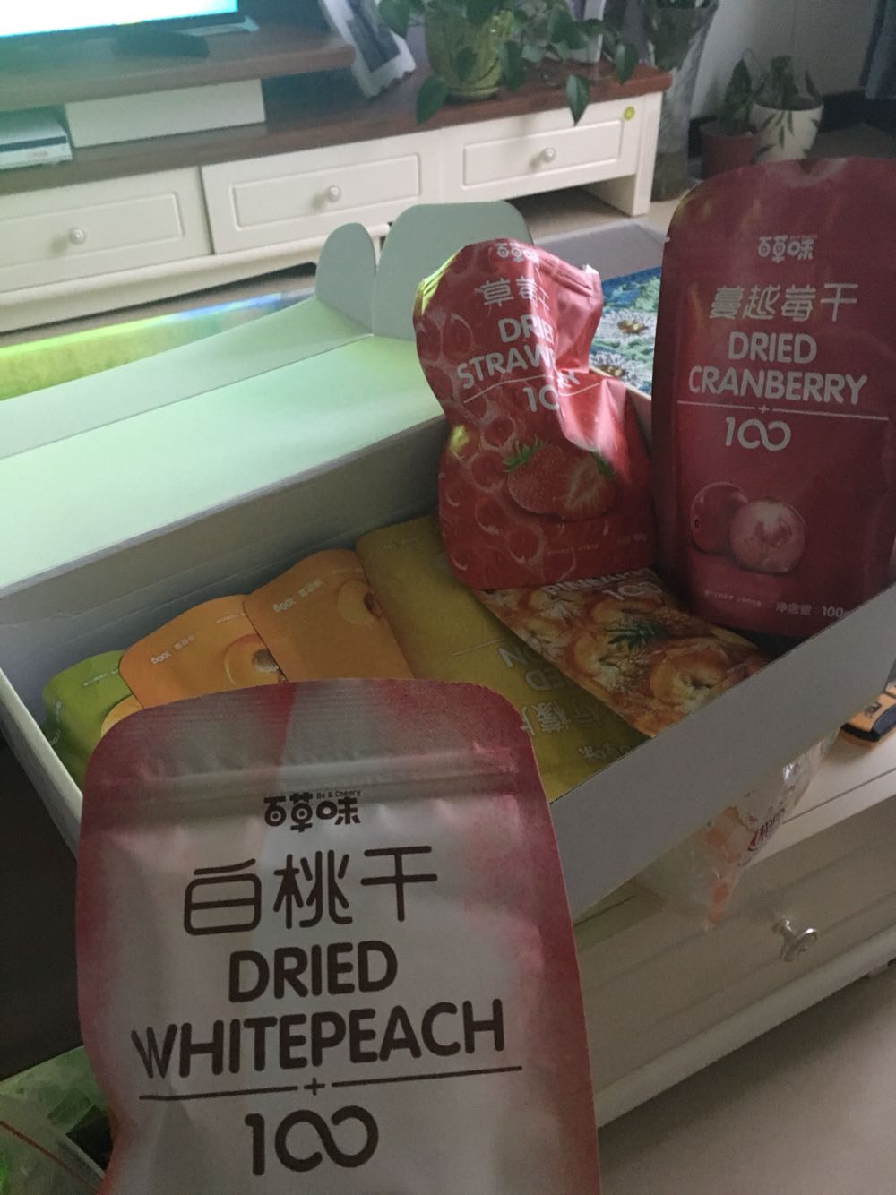 味道挺好的,特别是草莓干和芒果干,一直都买