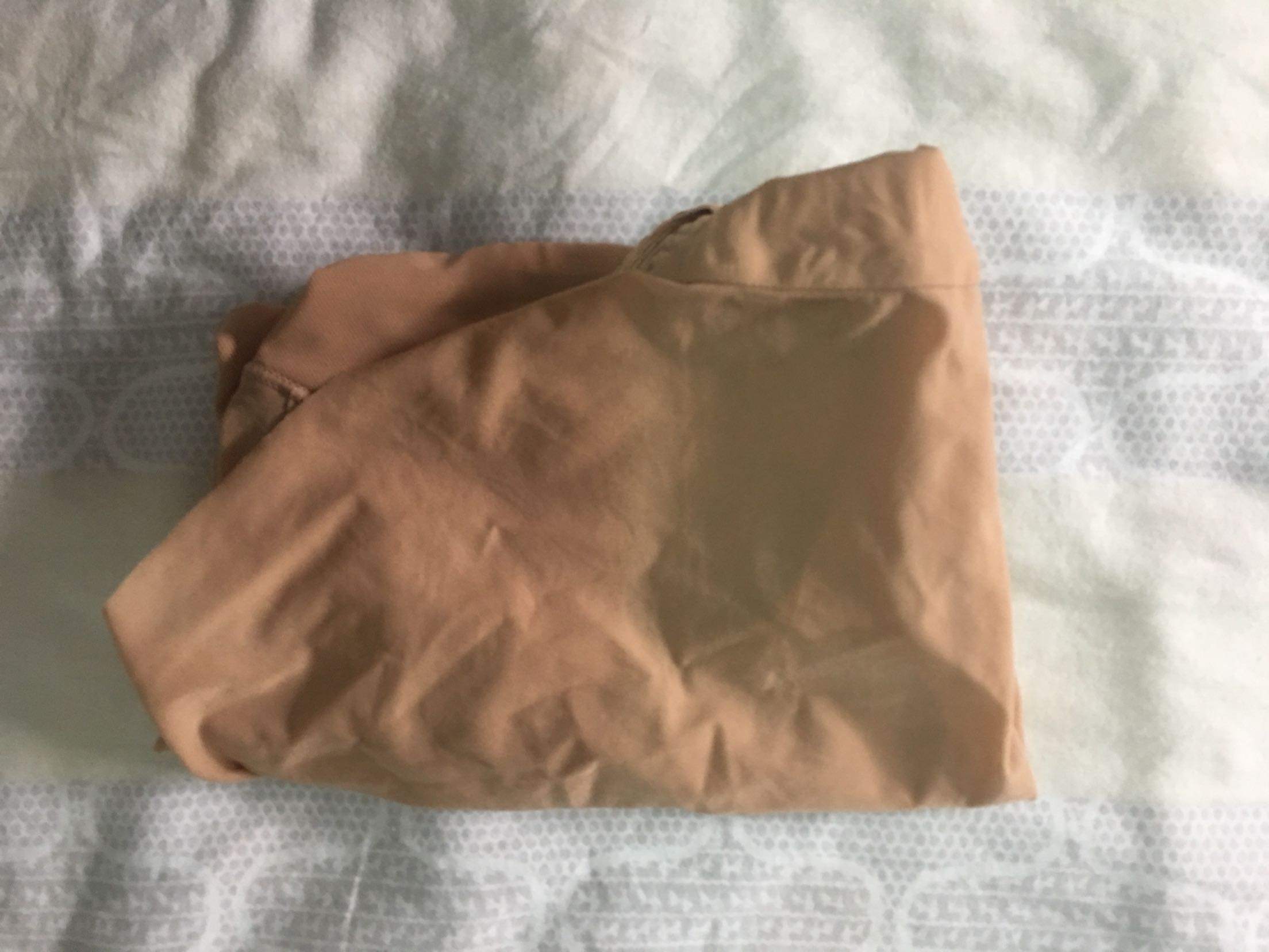 第一次买了一条肉色的,穿了觉得好看又舒服