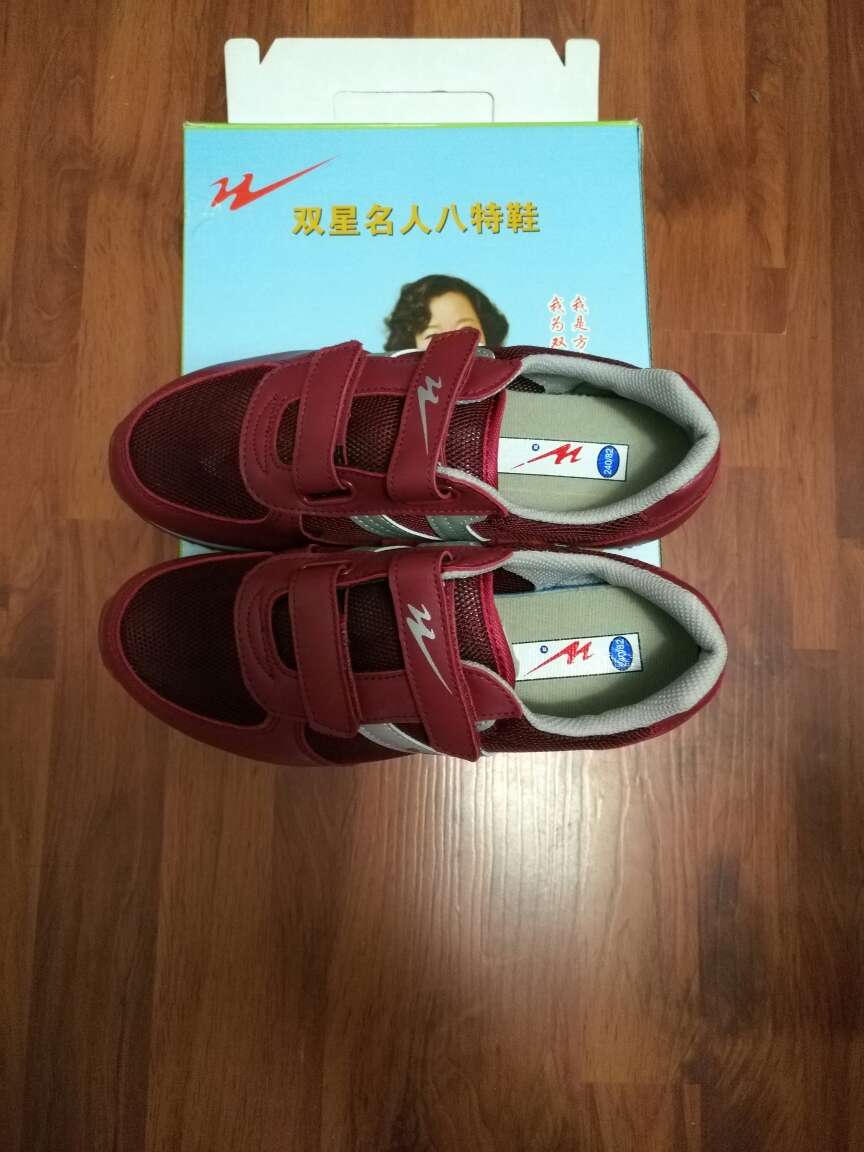 嗯,不错,物流挺快,鞋子质量也不错,一直在买东西,很满意!!
