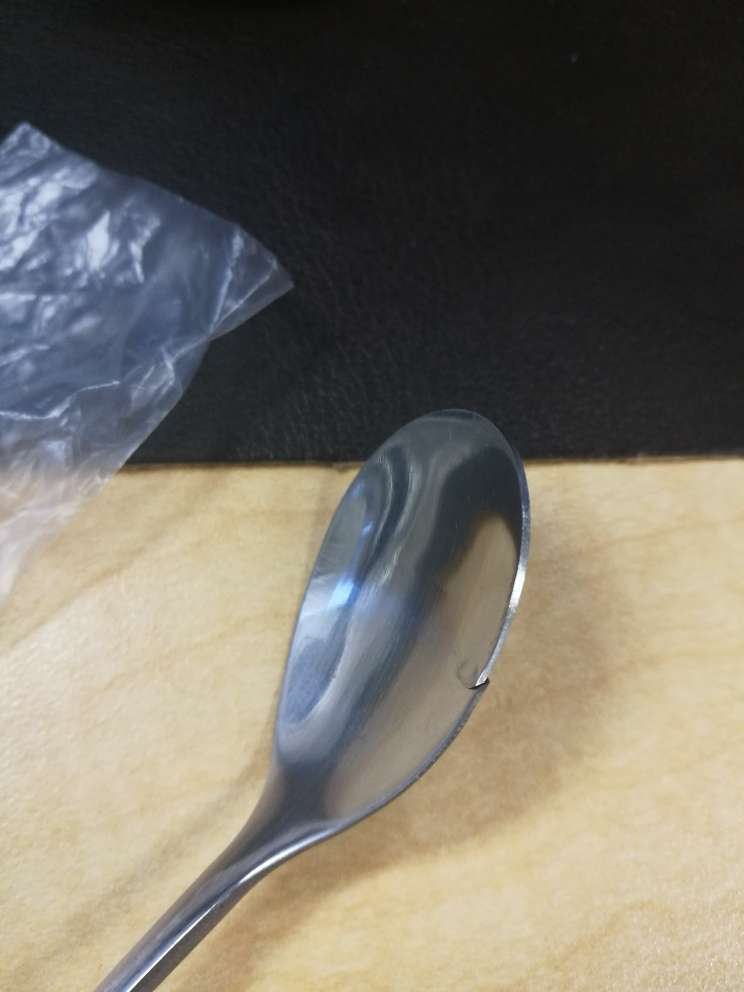 杯子还可以,勺子送来就裂口了。