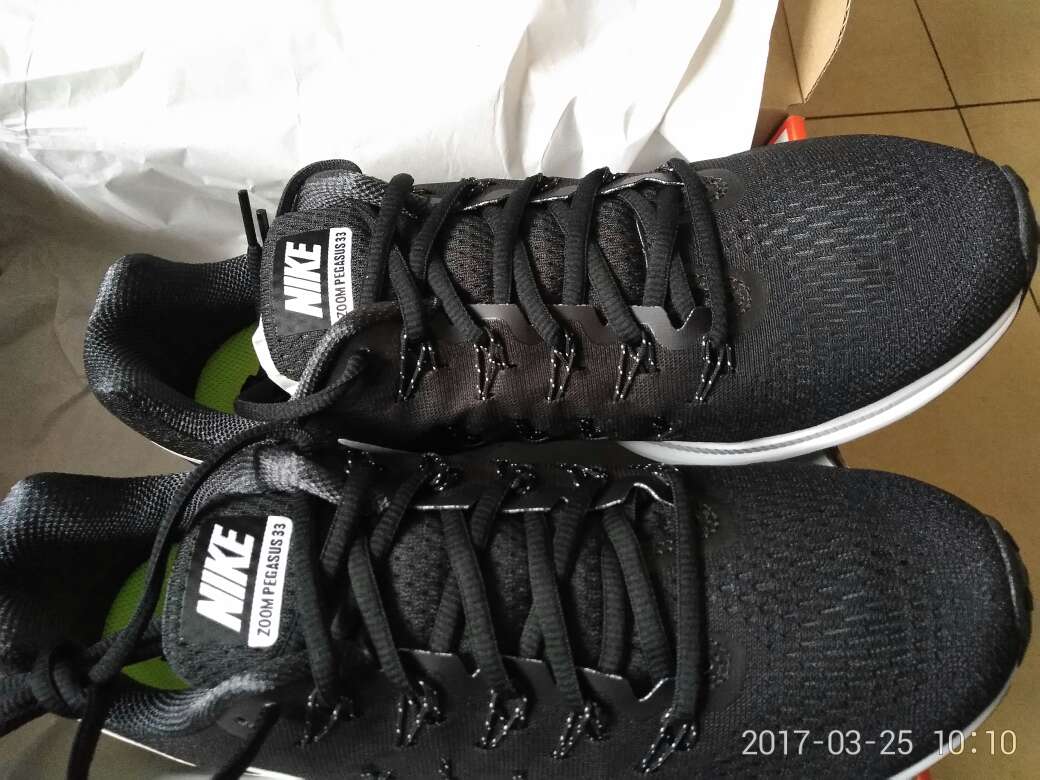 快递迅速,相信自营。这款稍微偏瘦,皮鞋穿42的买43的正好!