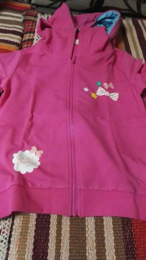 买完就涨价,衣服感觉有点厚。