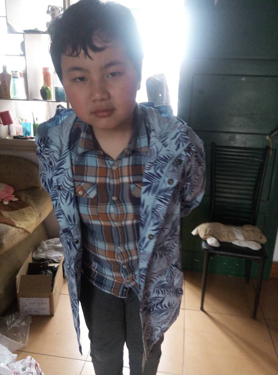 配送好快,一直买这个牌子,这次买了十几件,都很好,165的正好,160的小了点,170大了,不过也懒的换了,小孩子长得好快,总之很满意