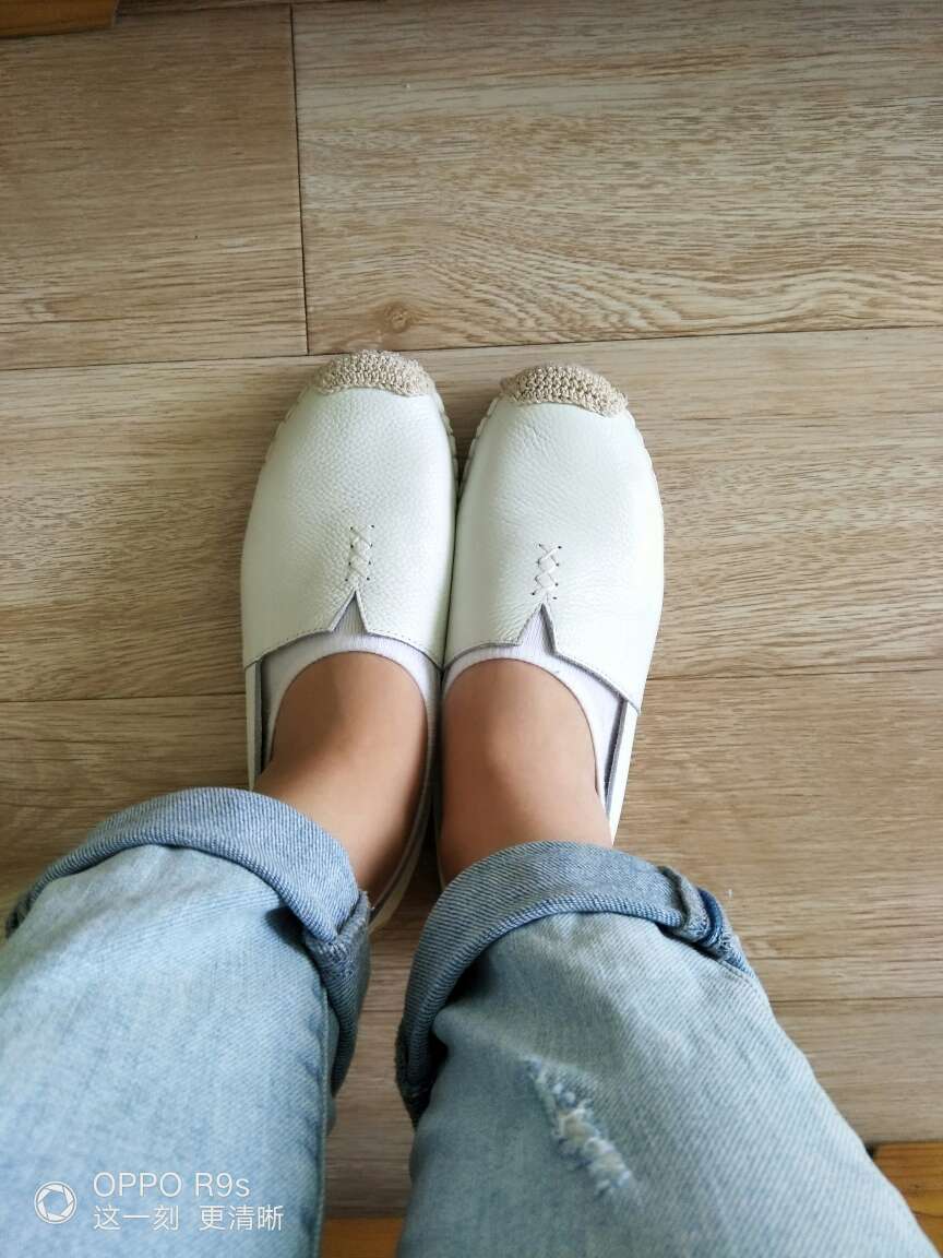 非常舒服的鞋子,稍微有点大,我估计换个小号会紧!穿双袜子刚刚好!还会继续支持!
