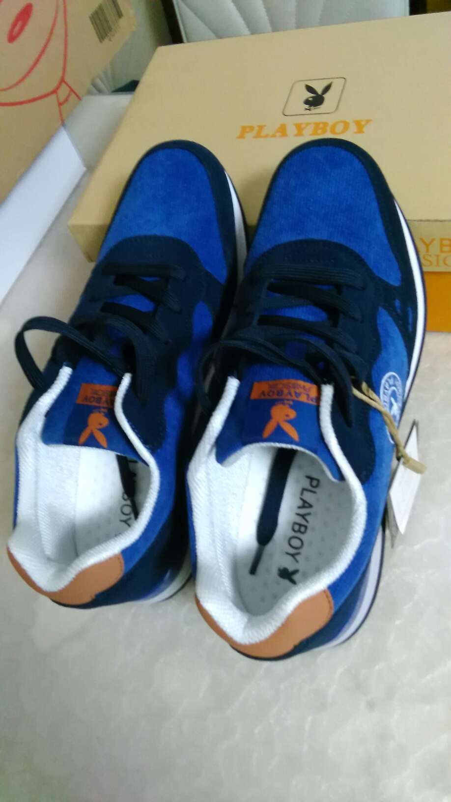 鞋子略微大点,穿着挺轻快的。