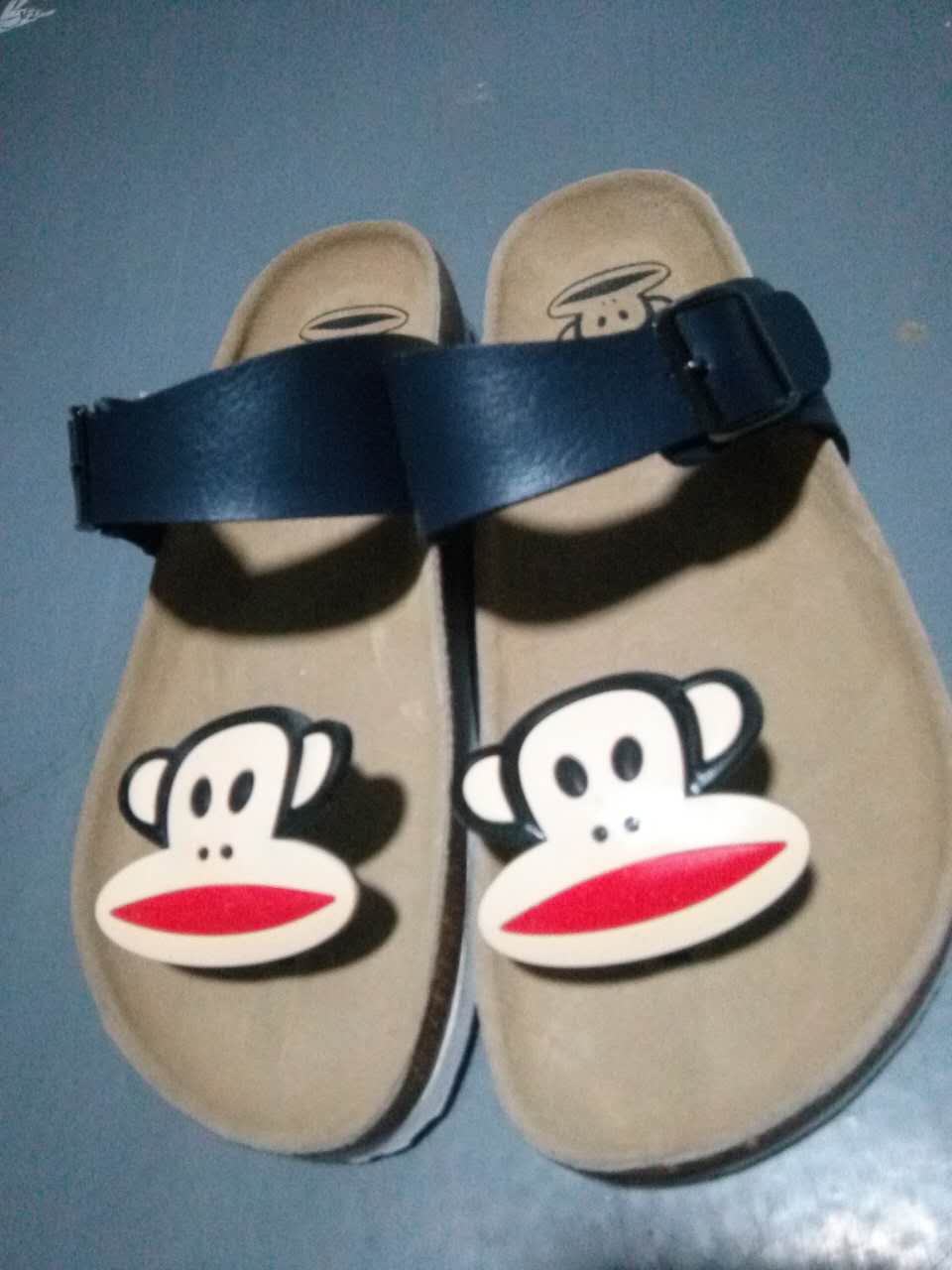 鞋子很好,穿着也很舒服,物流舒服也是杠杠滴!哈哈^_^很喜欢!