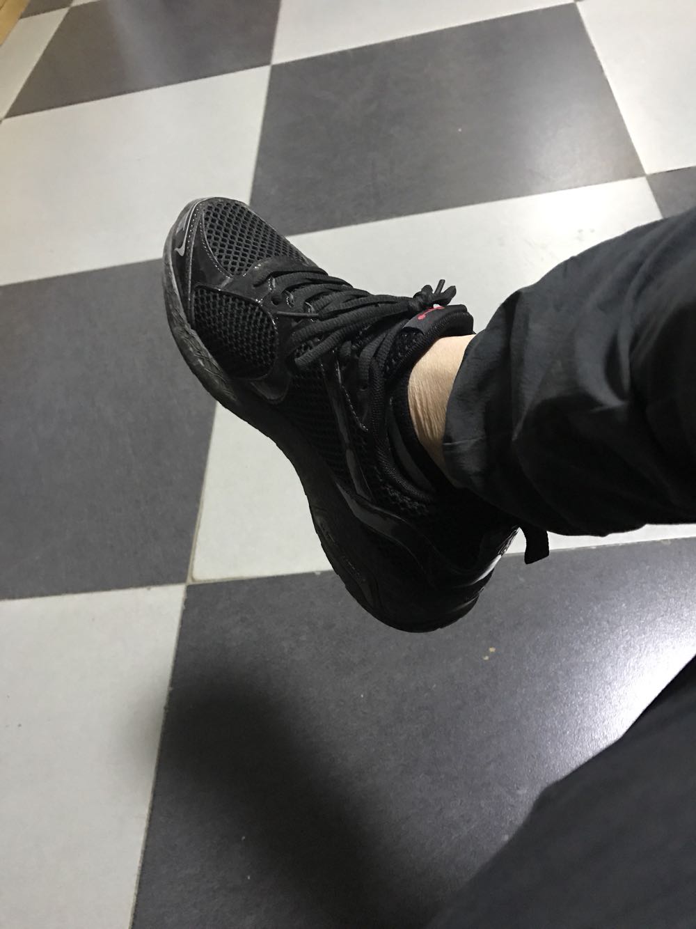 挺好的,平时穿41.5左右鞋,这款穿42的正好,很舒服