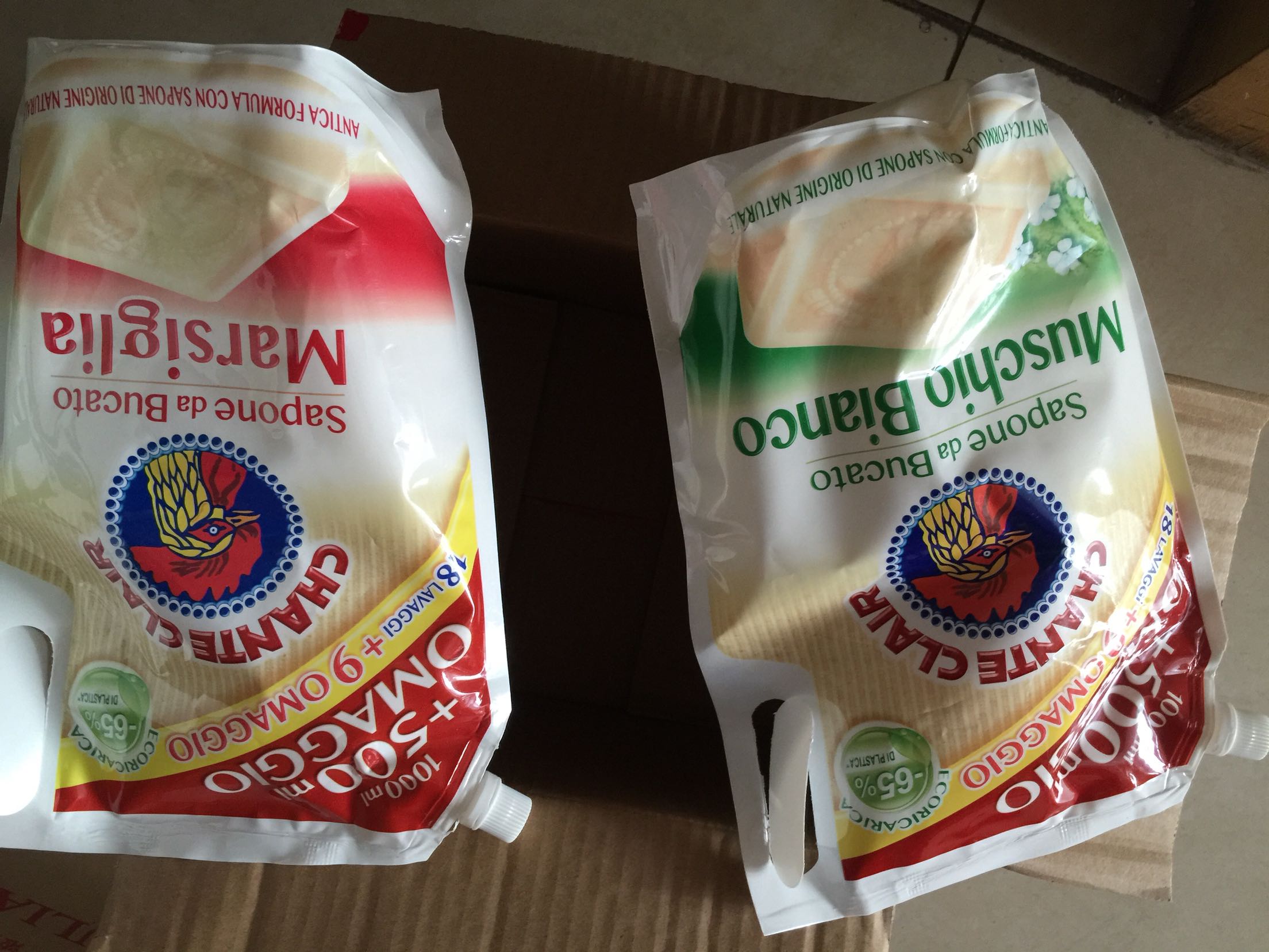 第一次买大公鸡的日用品,试试看,从包装来看粗糙了些,不知是否正品,冲着买一送一来的,生产日期也没找到