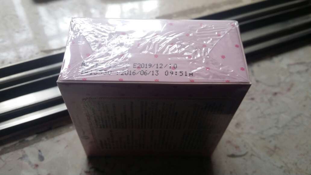 用过才来评的 有导管的都不难用 棉条的话比尤妮佳跟丹碧丝都要娇小 短短的 所以置入感比较小吧 不过吸力也小一点 量多晚上用不合适 价钱合适会回购的 外盒很好看呐 短导管方便携带 但还是喜欢长导管 感觉更好推