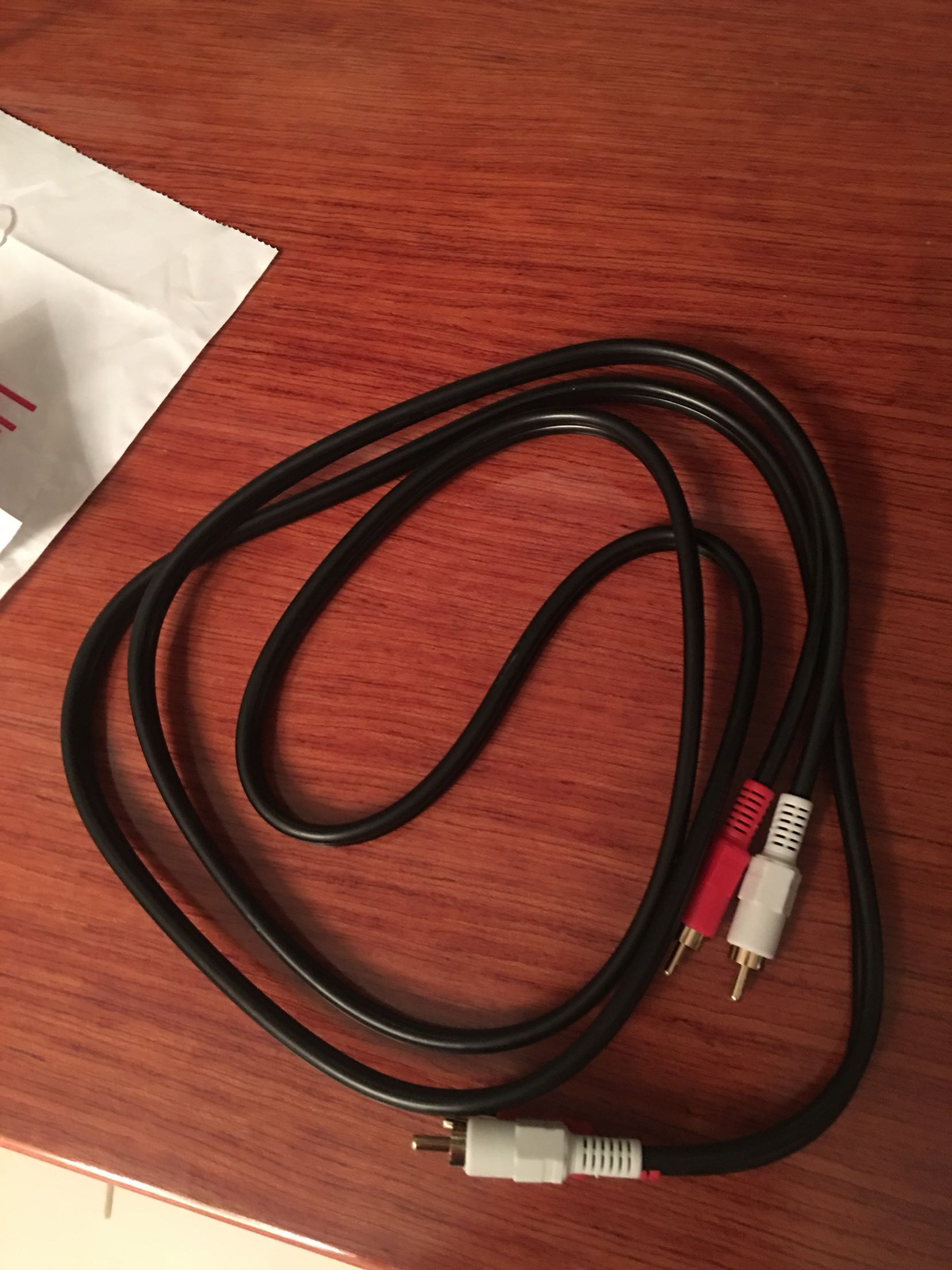 包装精美,线缆很好,是正品。快递员服务态度好,快递信息更新很及时。