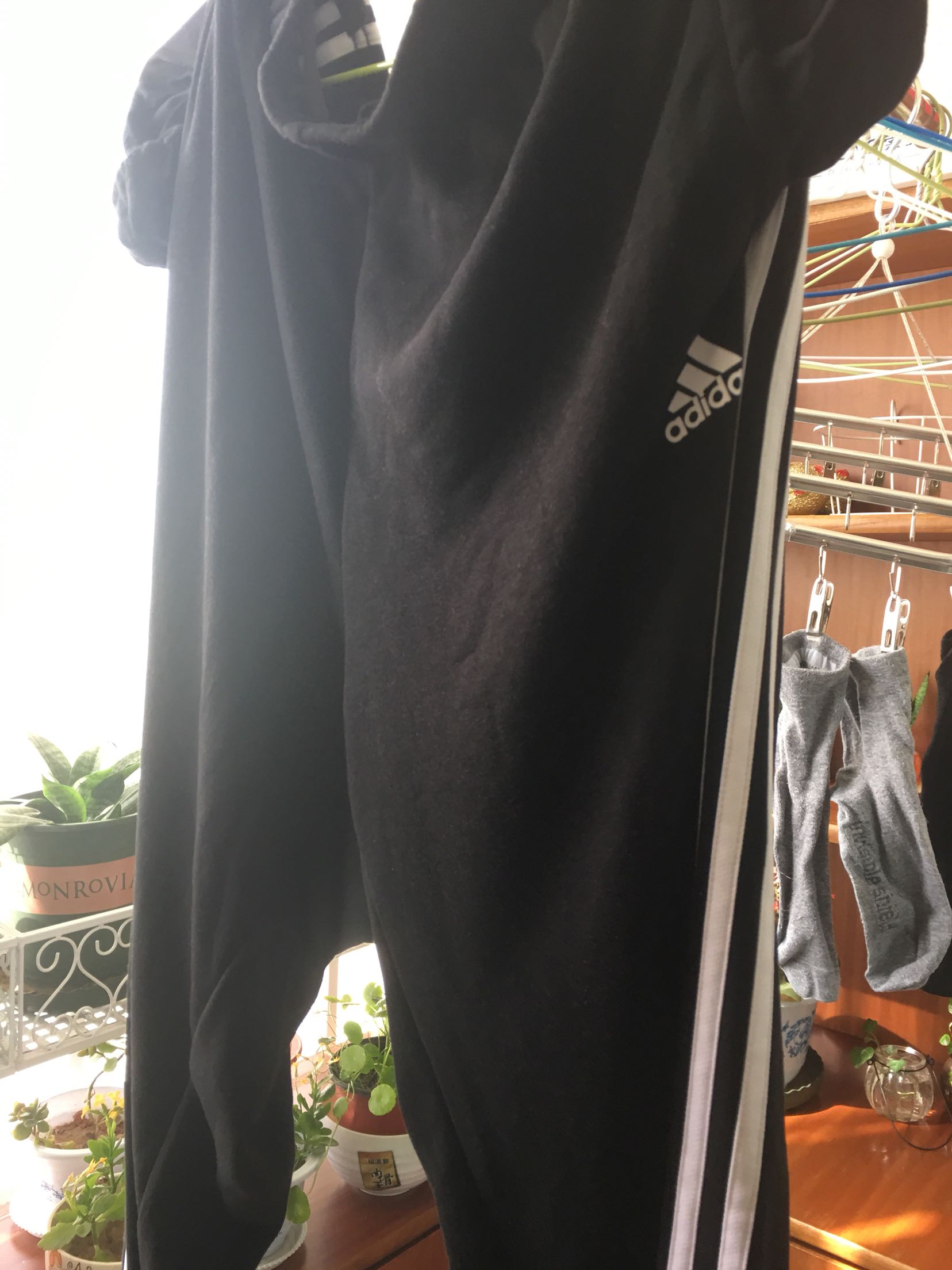 下水洗过了,不掉色,不缩水穿着很舒服。