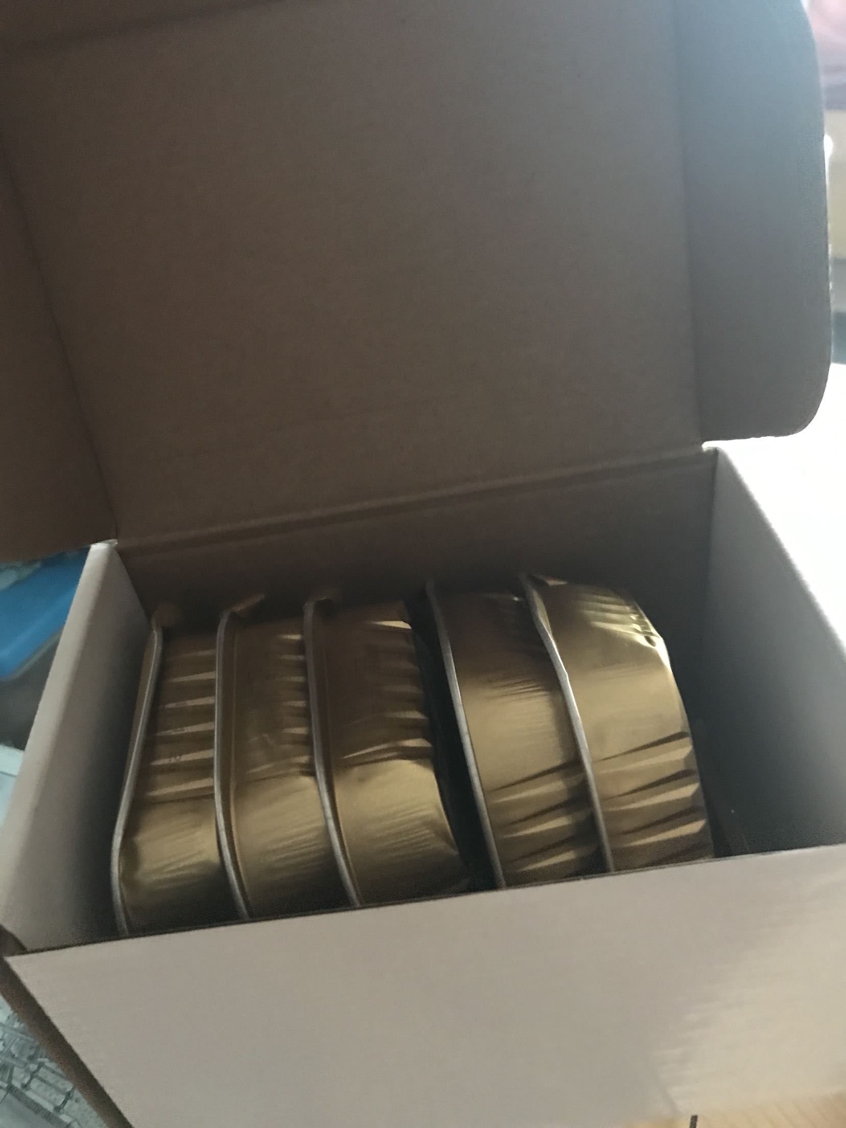 刚到就迫不及待的打开了,给我家乖乖吃了一盒,狼吞虎咽的,吃的很香,感觉还可以,价格也还算公道,吃好了会继续买的