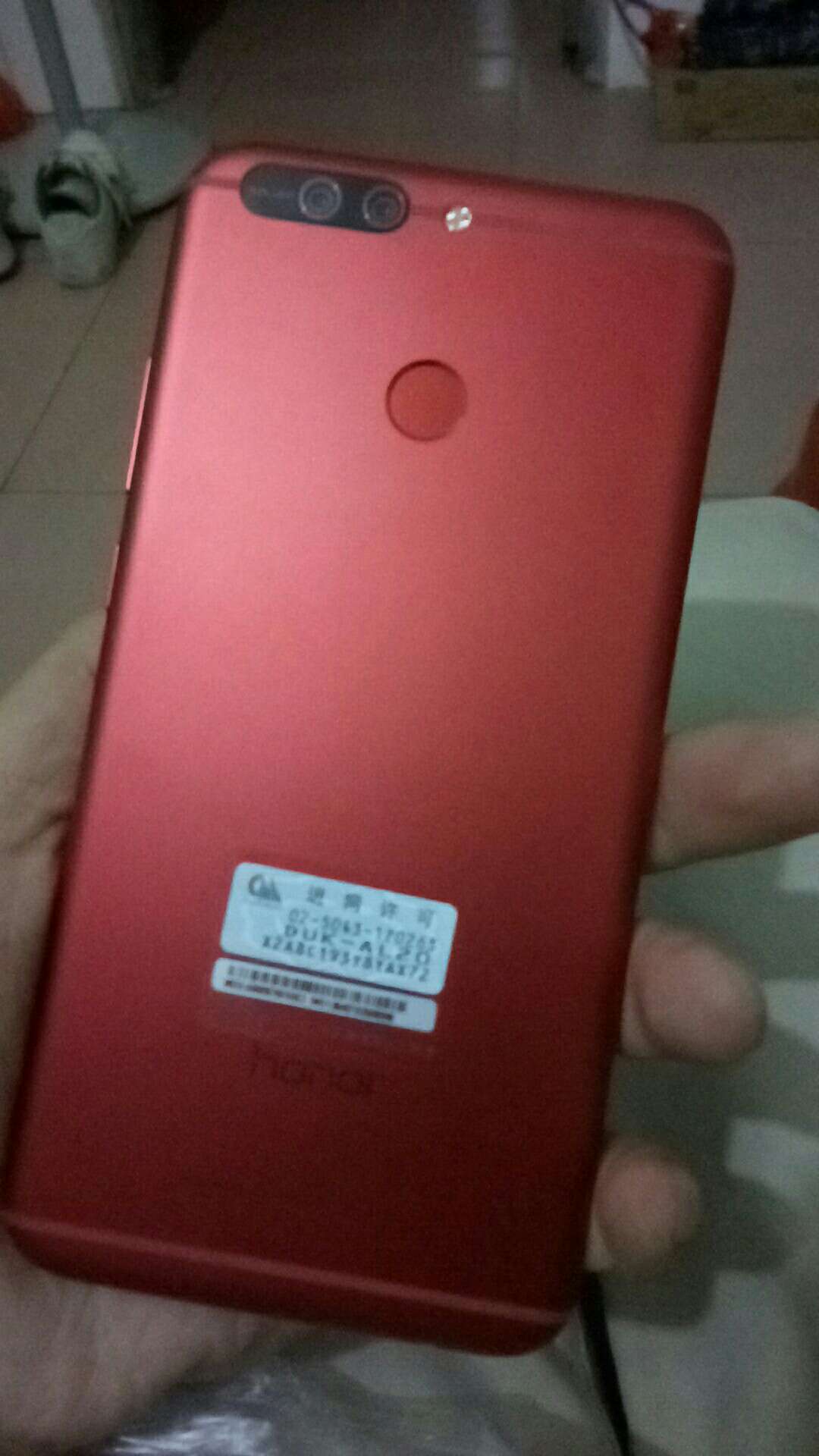 还不错吧,就是机身顶部边框有个小缺口,美中不足