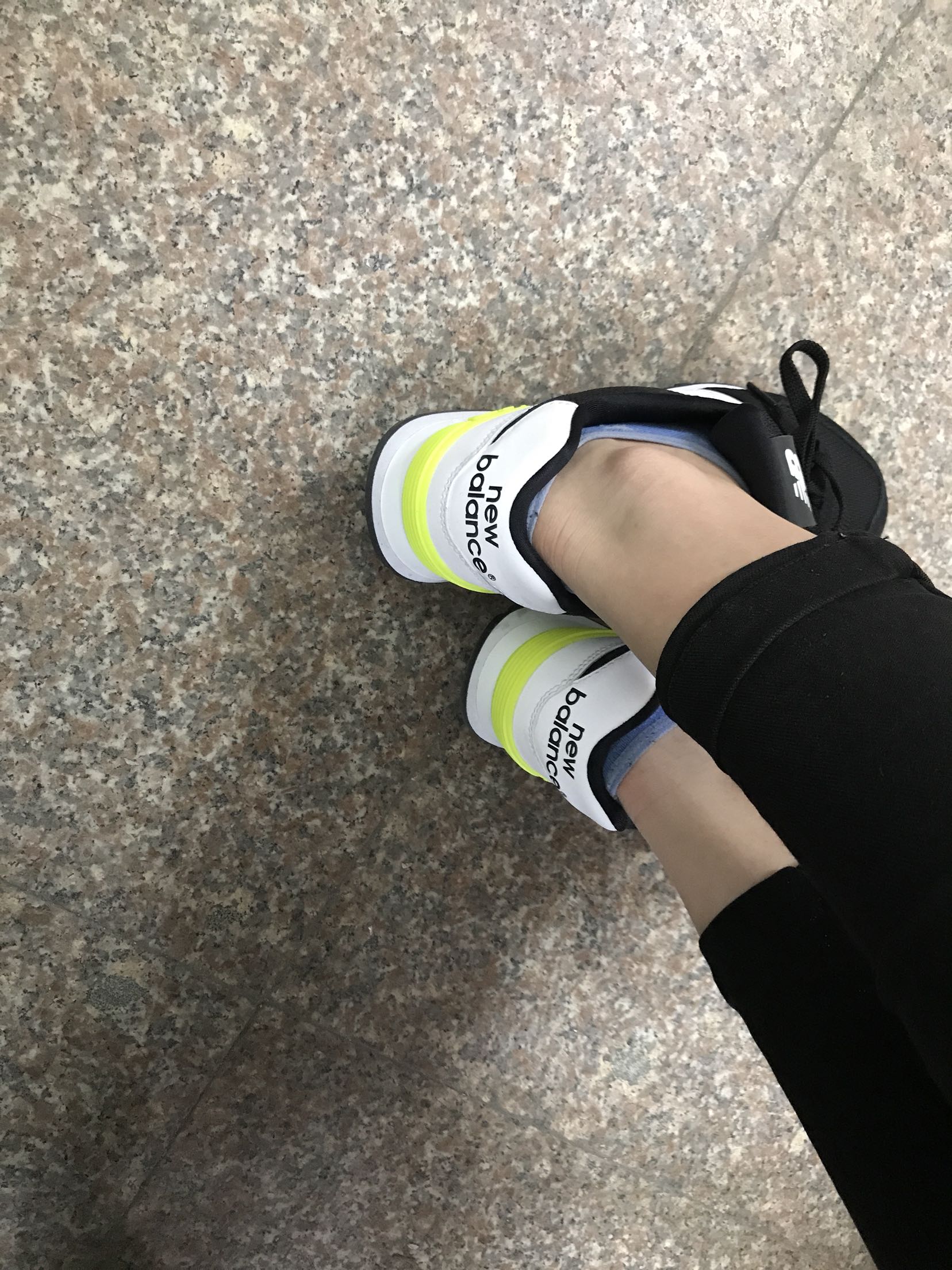 总之就是自己喜欢的\'随便拍了几个角度哈哈大概就是这样\'个人还是挺满意的\'平时穿37.5的拍的38码\'宽松舒适觉得正码