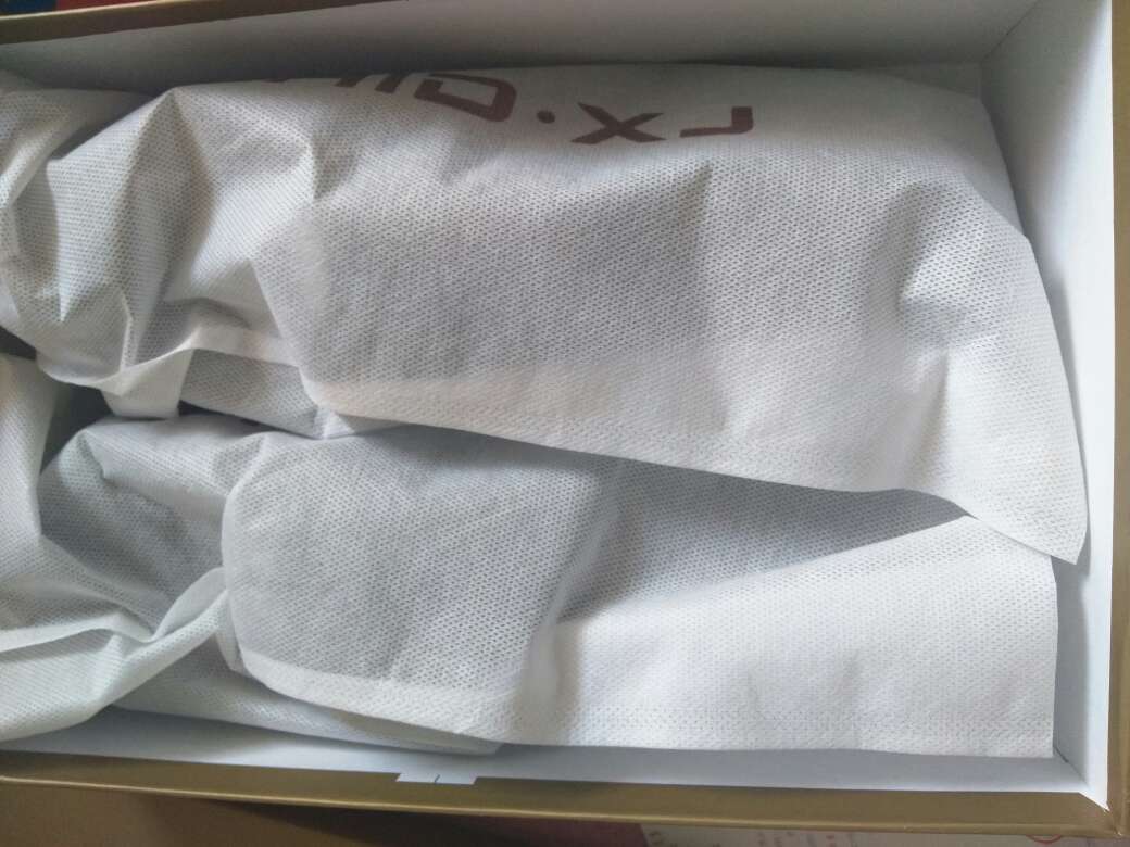 鞋子质量不错啊,正品,好评。