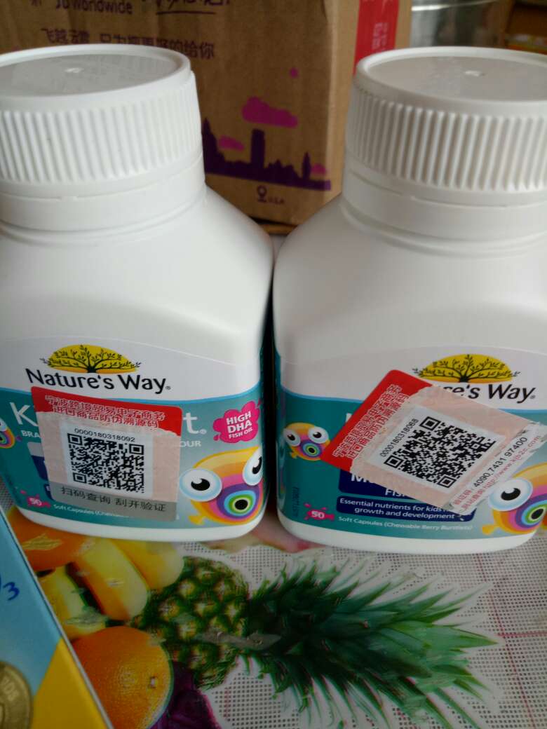 希望可以给孩子们带来效果,买了两瓶,吃吃看看,给儿子吃了一个,他说好吃,草莓味的,他说一咬嘭一下爆开了?