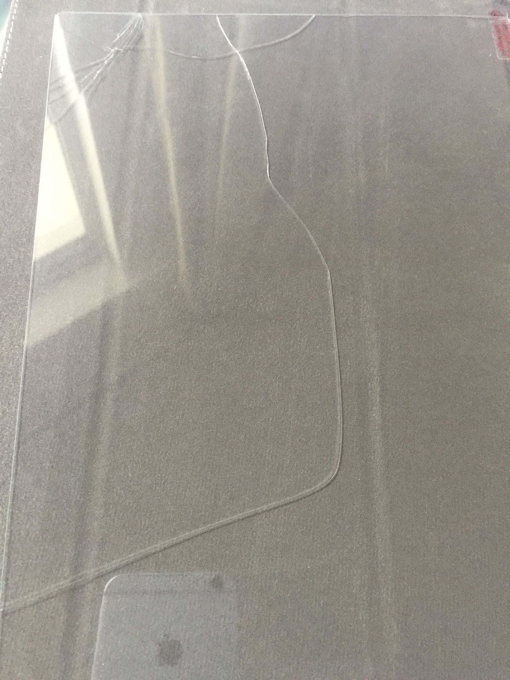 钢化膜送来已经是裂的了,是坏的。差评。