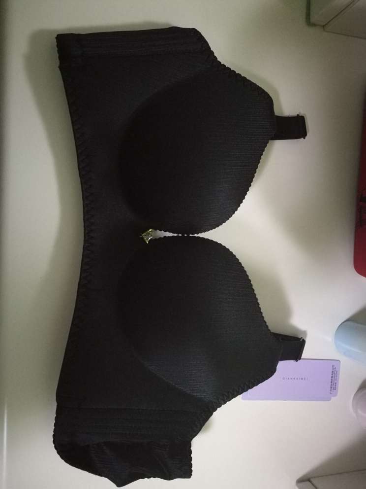 摸起来料子挺好的,款式也还不错
