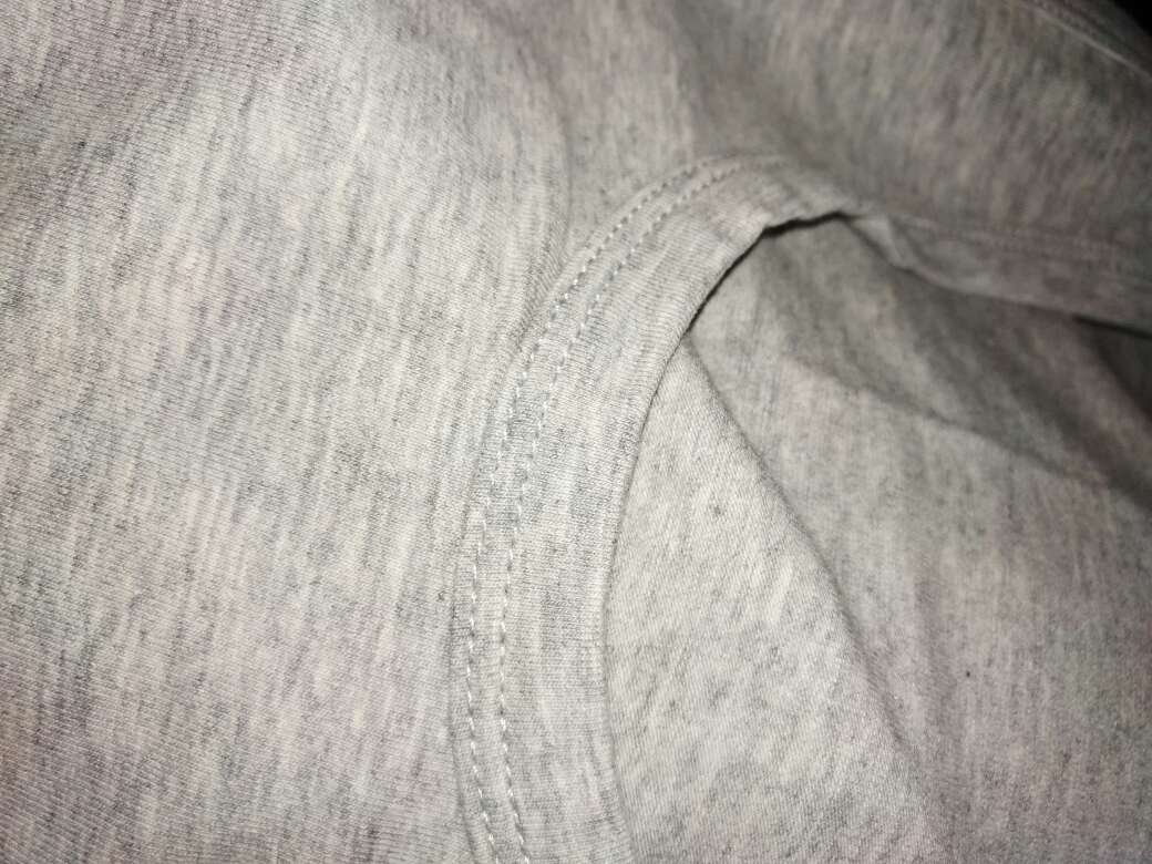 面料摸着很舒服,做工可以。