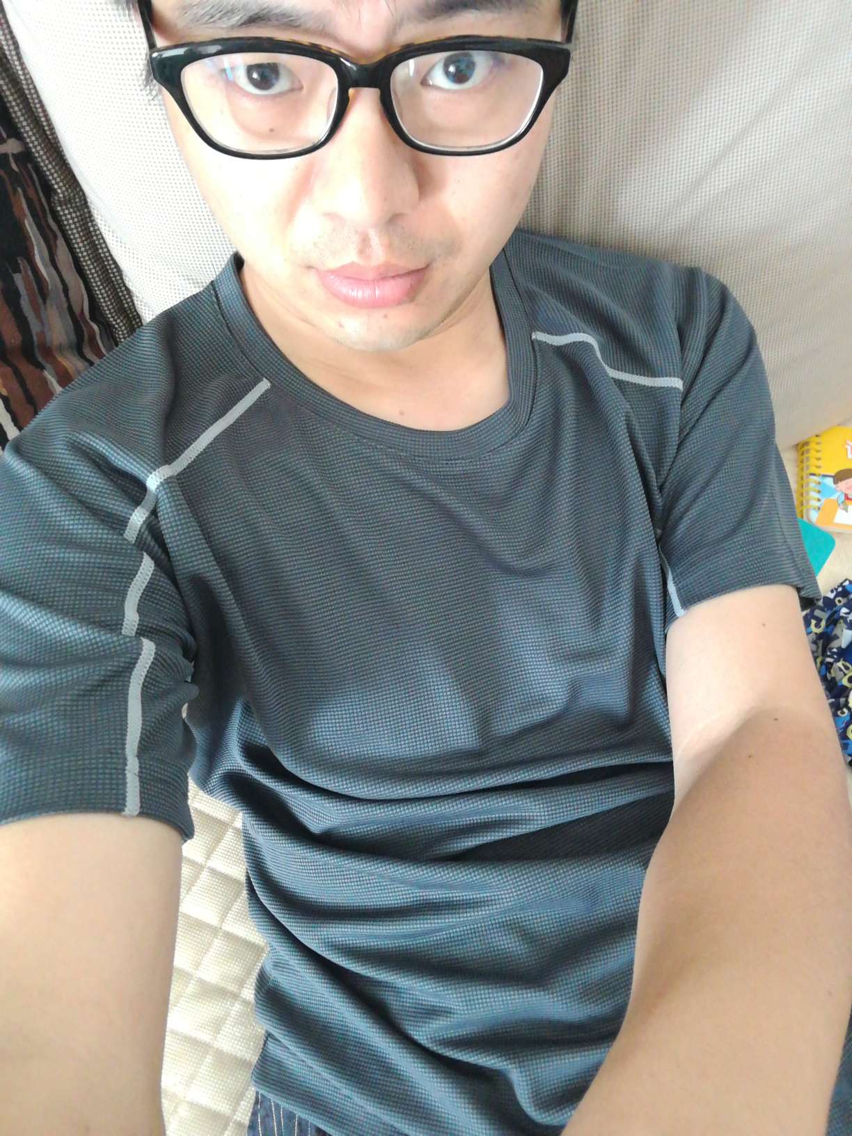 买小了,换了件大号,非常舒服。