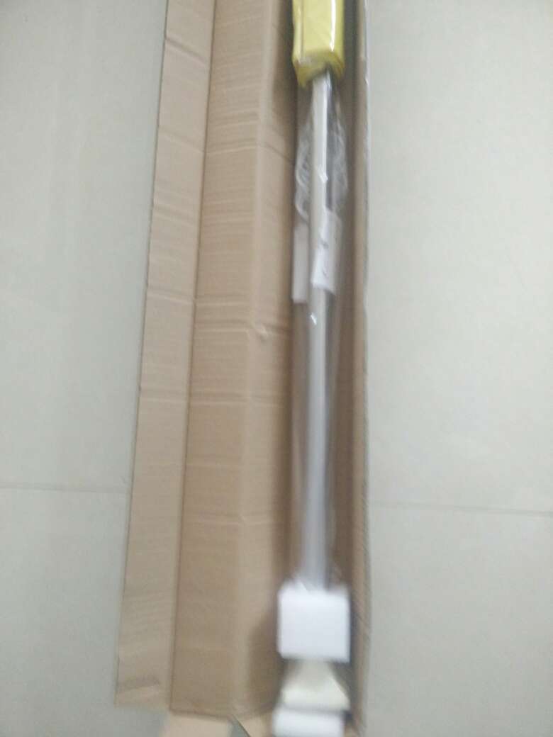 包装完好,东西真心不错,还赠送了挂钩和浴帘,很成功的一次购物。浴帘是赠品就不说了。