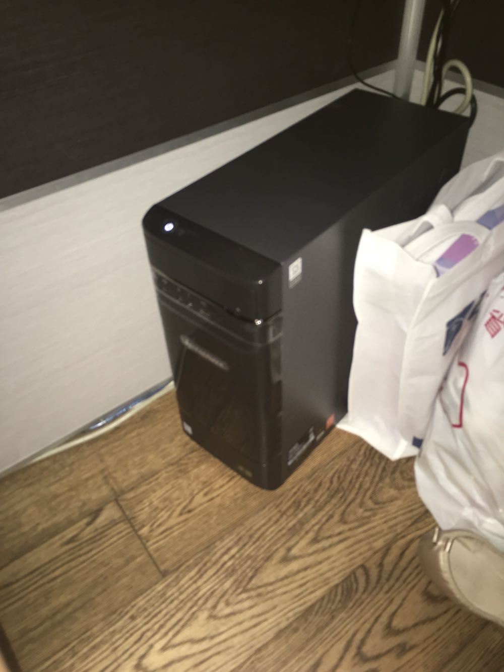 电脑速度很快,静音效果非常好,之前的像?