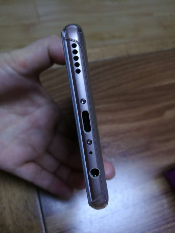 评价晚些,怕有问题使用几天再评价,到现在完全没出现问题,除了系统爸爸不太习惯外,硬件软件都很好,自用的华为已经第三个,没失望过,优品。