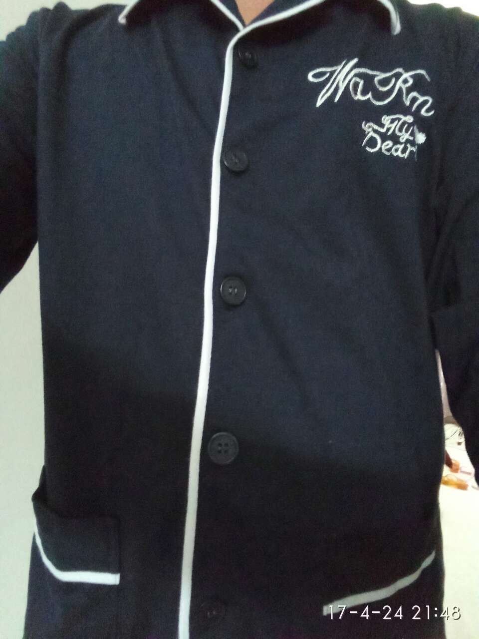 衣服穿上去很合身,非常的满意,穿上很舒适,价格也非常的理想,心里很满意,一下子买了二套,买对了。真的是好好。
