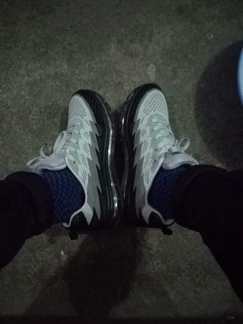 鞋子穿着很舒服,外观也很好看,信赖