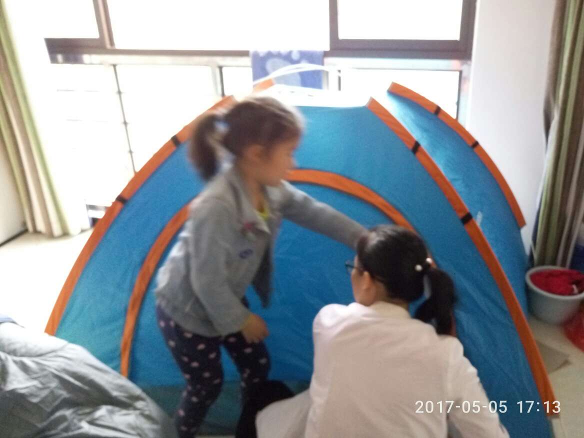 和帐篷一起买的,搞活动时买的,性价比还不错。值得购买。孩子正好要参加学校组织的野营活动,可高兴了。