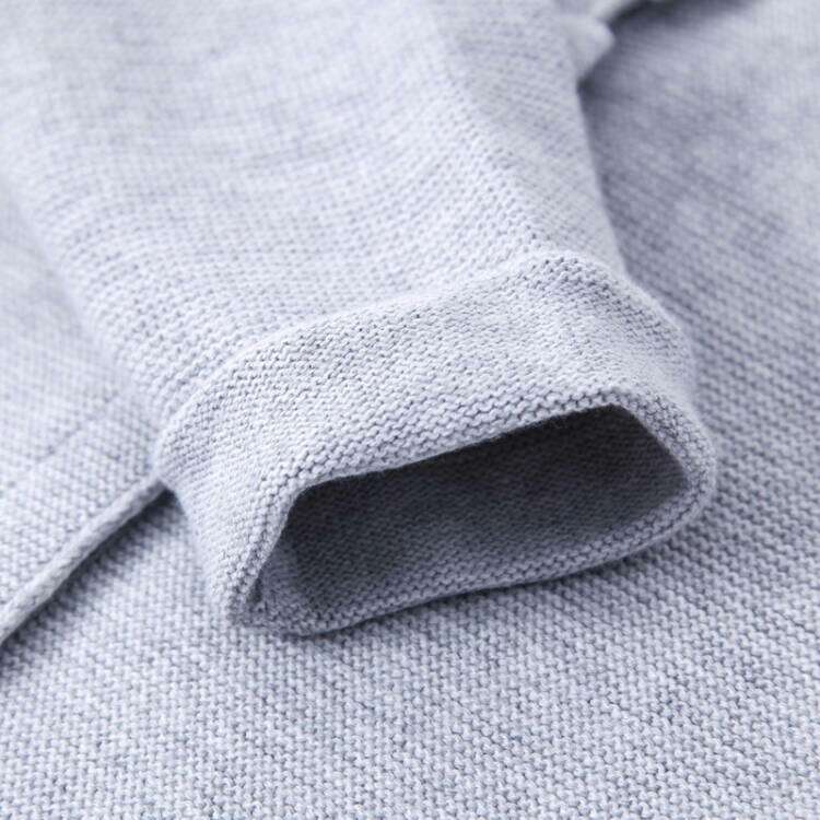 很好看哈,给丫头买了好多件巴拉巴拉的衣服了,每一件都挺喜欢的,方便快捷,支持,顺便特别赞一个负责我们这个区域的的快递员李国豪师傅,态度很好很有礼貌,看得出来对工作真的是认真负责,应该嘉奖这样认真负责的好员工!