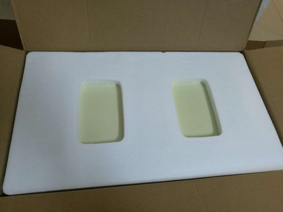 还没用碗其实有点薄,但是趁着活动买下的,减了一百块,很划算。买了放在新房子用,新房子有套整套的碗筷,感觉很整齐,很舒适。这个碗筷的花色和房子的风格也很搭,也有一些小瑕疵,但是我觉得这个价格买到的,没必要挑剔太多。总的来说还算满意。