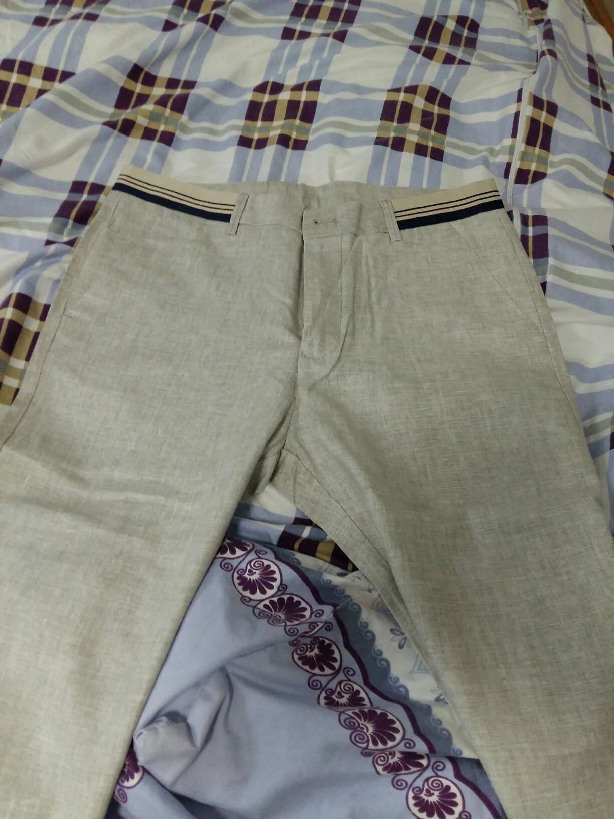 裤子还不错,做工精细。比较划算。