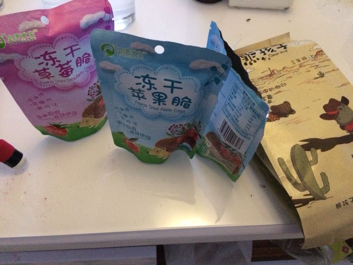 水果干吃起来口感还好,就是太少了哈哈