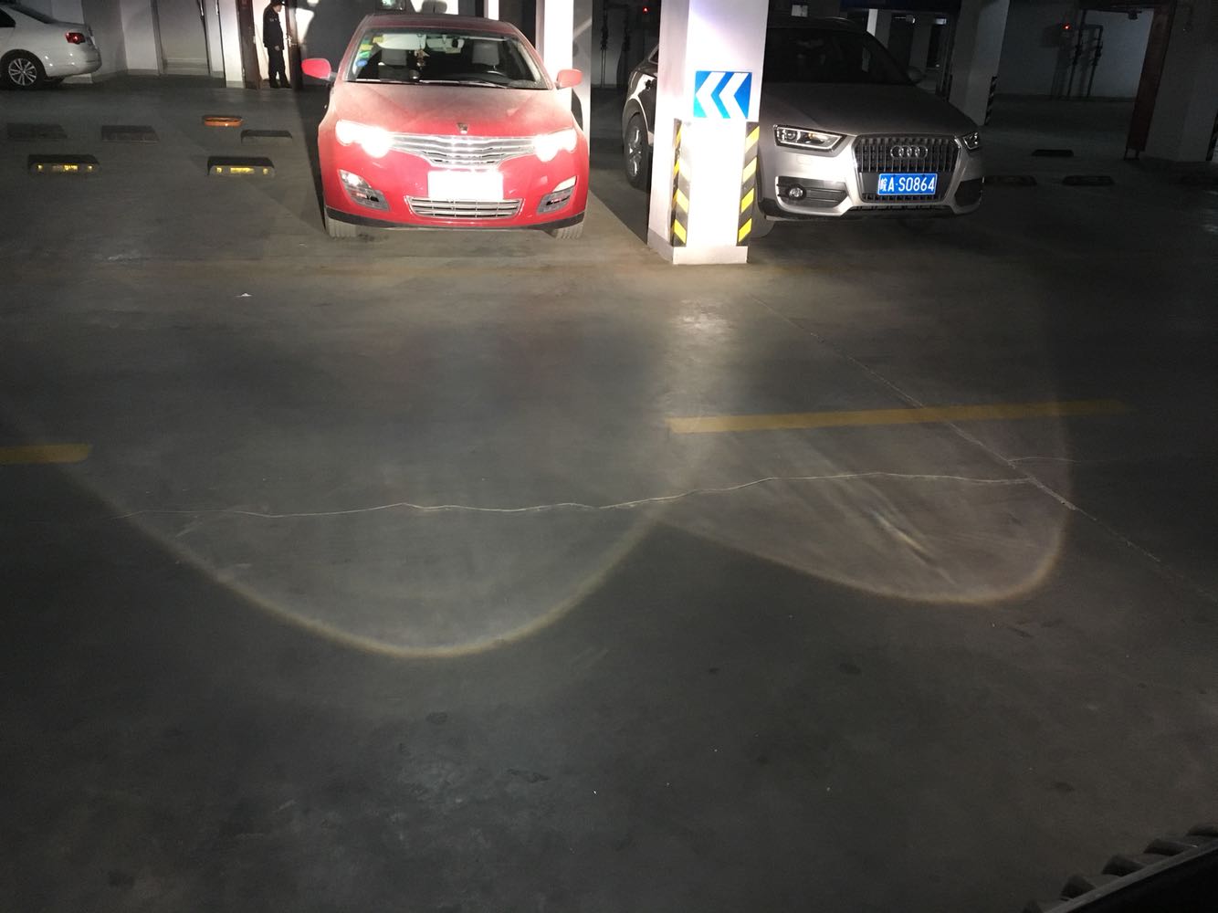 哈哈②㈡⑨入手,性价比不错,买的4300k雨天可以用,之前买了piaa的灯就是增白了点,亮度不行,国道基本盲开,lde太贵,远光不行,想想还是氙气划算,毕竟旧车了,懒得投入,