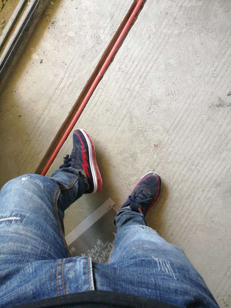 鞋子蛮可以的,质量不错,穿着也舒服