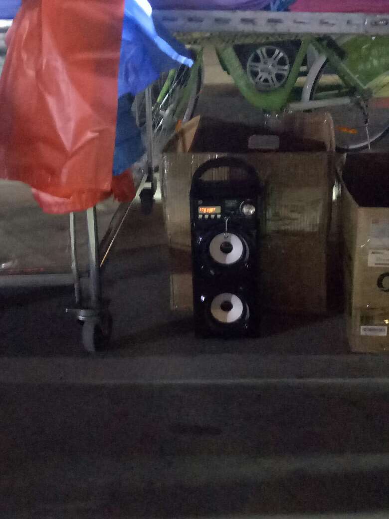 声音挺好的,电池还很耐用,户外用很好