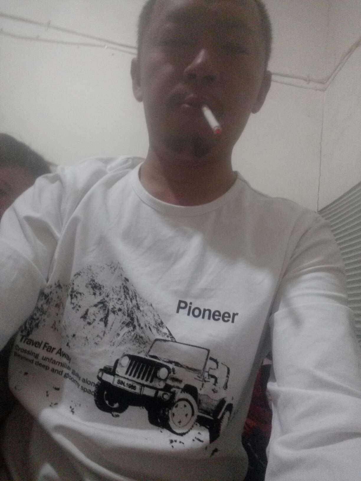 衣服质量莫得1说!就是码子有点偏大!送货时间长!