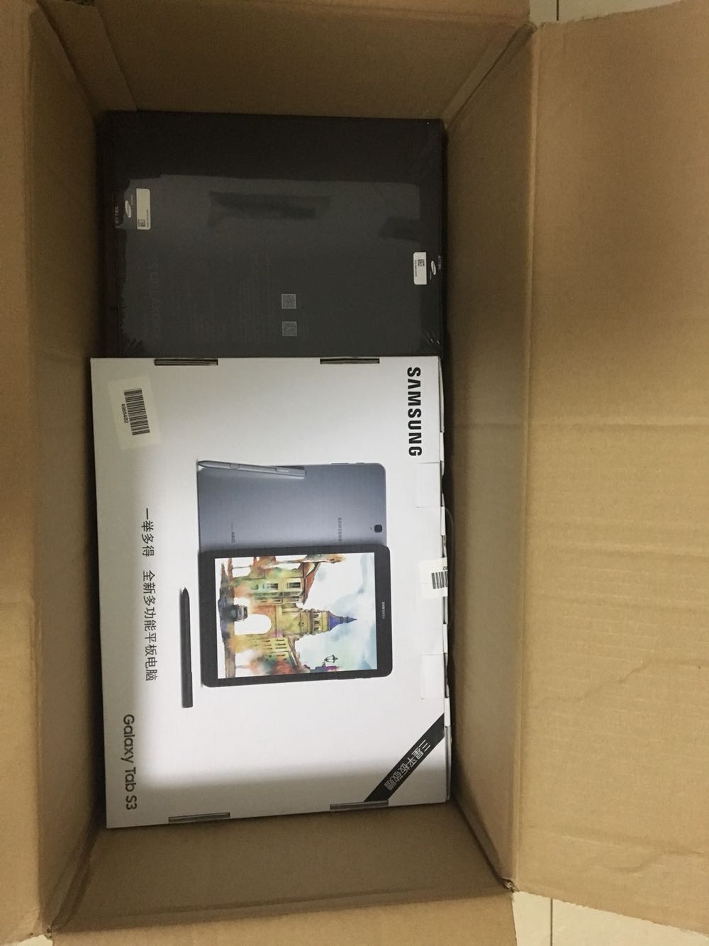 商品是关注了很久的,这次入手了,平板很满意没得说!但是吐槽下商家活动,太乱了!物流没的说,一直快!