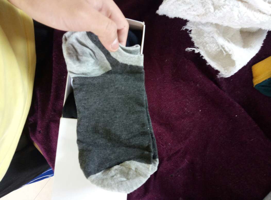 速度还好,袜子有点不好