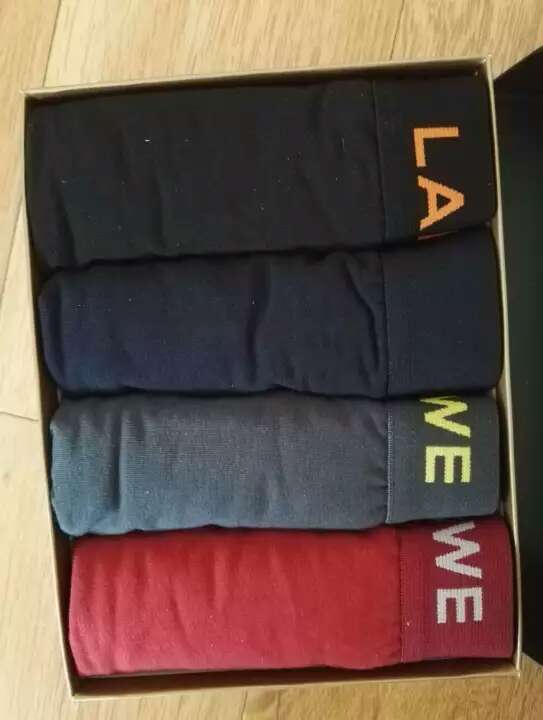还可以吧,穿着比较舒服,手感并不是特别柔软。