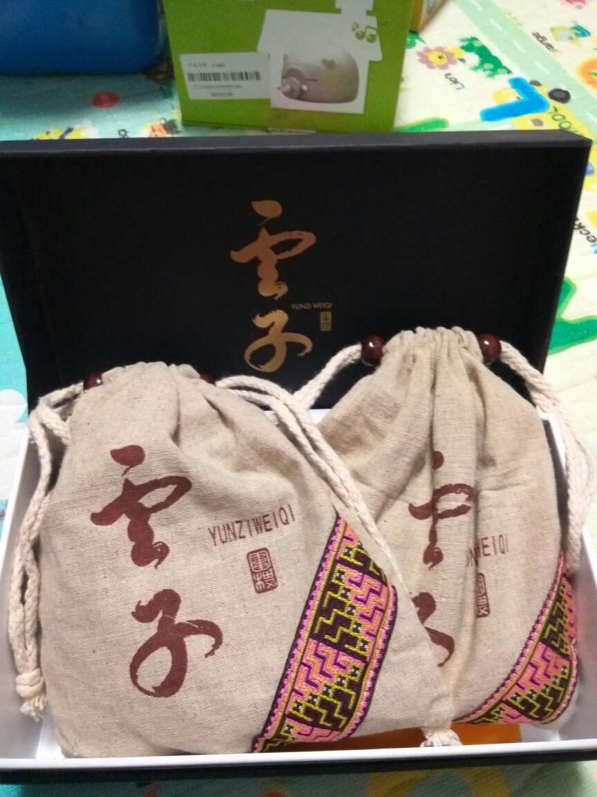 除备用子外,一个不多一个不少一个没碎,真正的云子,很漂亮,大小一致,手感不错