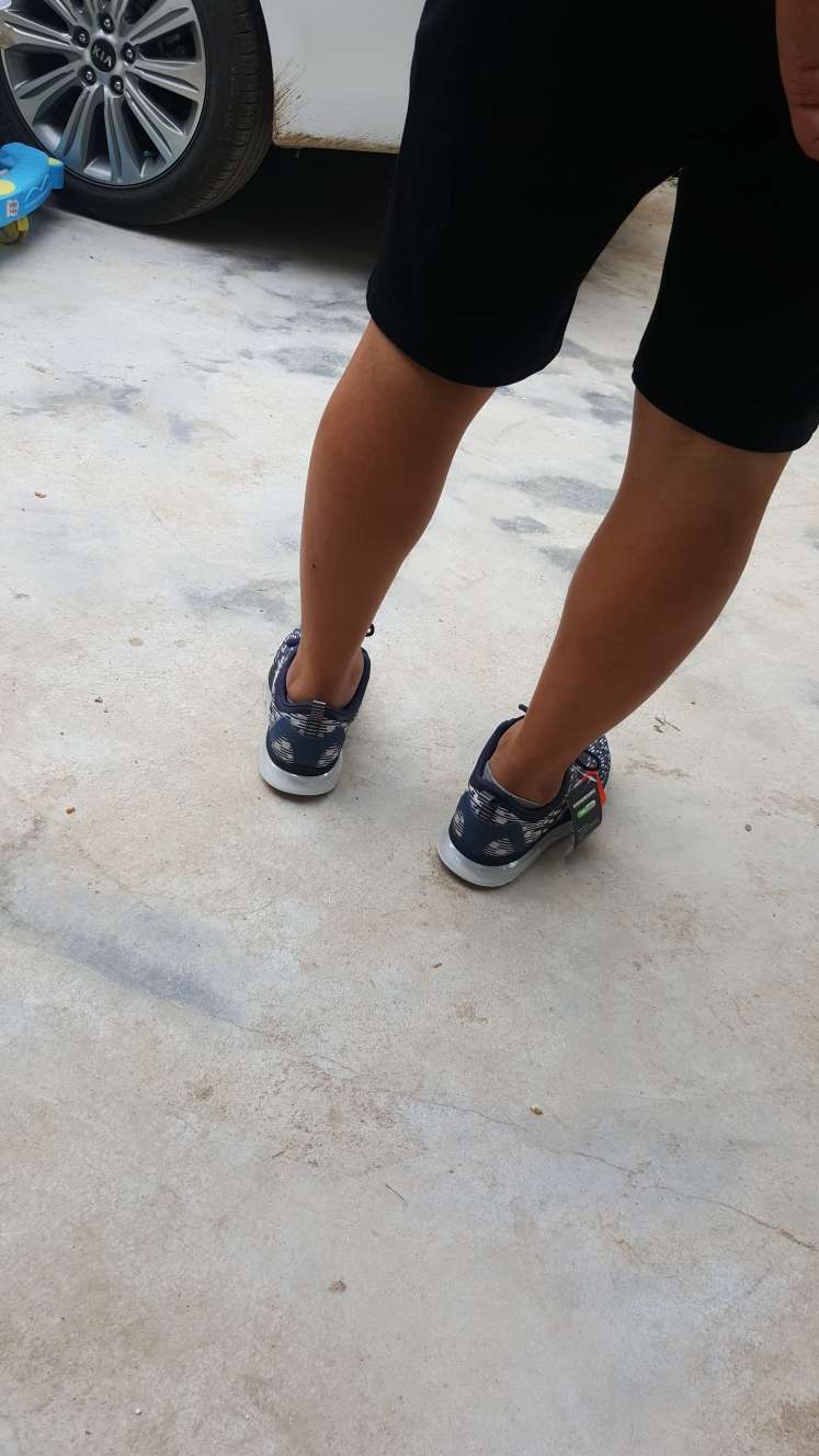 挺不错的鞋,穿着挺舒服的,值得买里不是